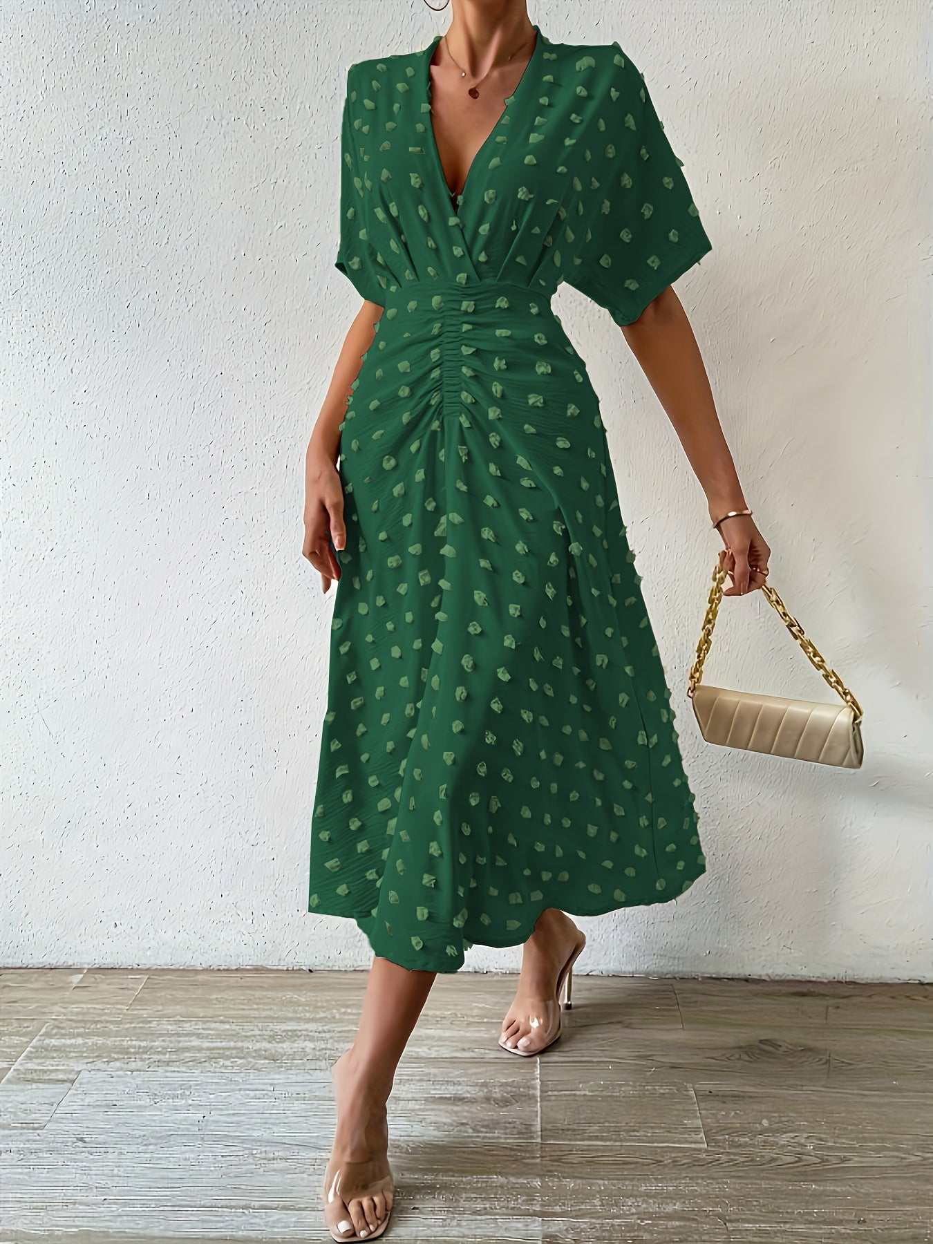 Robe midi plissée à col en V Emilie Behagelig