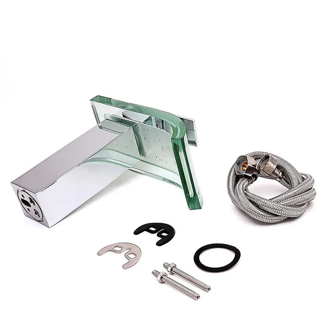 StreamFlow - Robinet élégant avec cascade pour salles de bains luxueuses