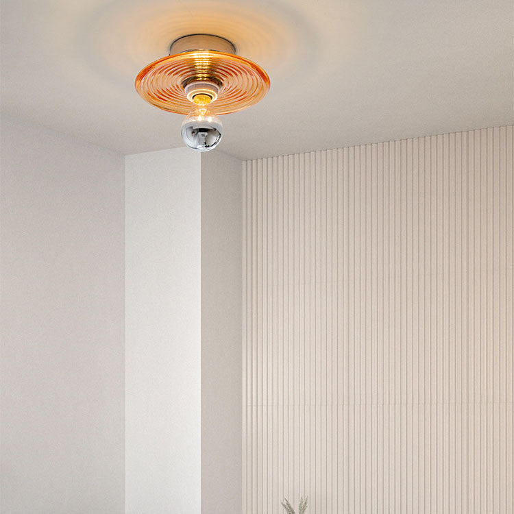 Applique murale intemporelle en verre pour un éclairage polyvalent