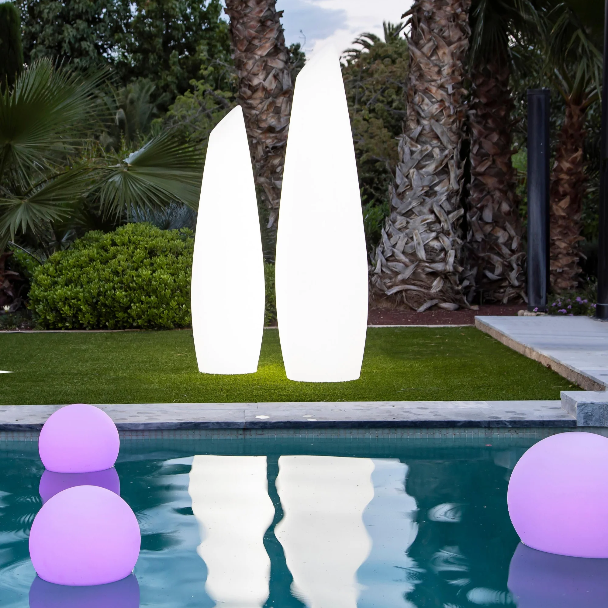 Lampe de jardin LED NovaSmart avec lumière multicolore et fonction intérieure