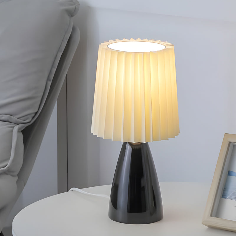 LumiElegance – Lampe de table moderne avec abat-jour en tissu plissé