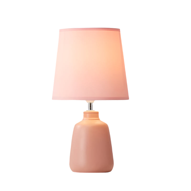 Lunavase – Lampe en tissu douce conique avec pied en céramique