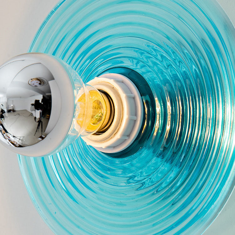 Applique murale intemporelle en verre pour un éclairage polyvalent