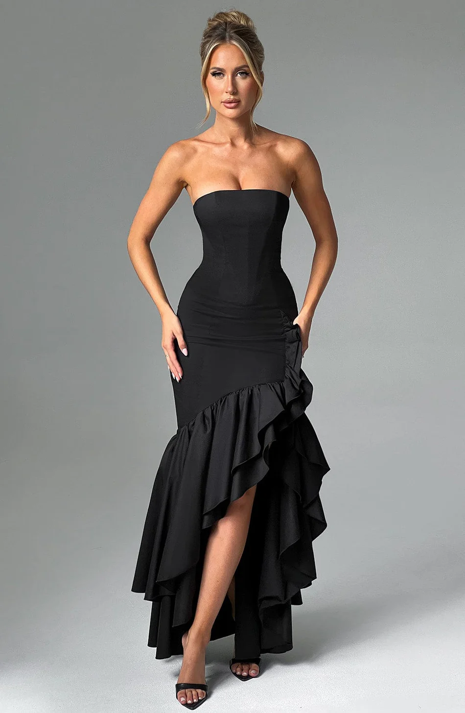 Robe à volants à fente haute Rosheen avec une touche d'élégance