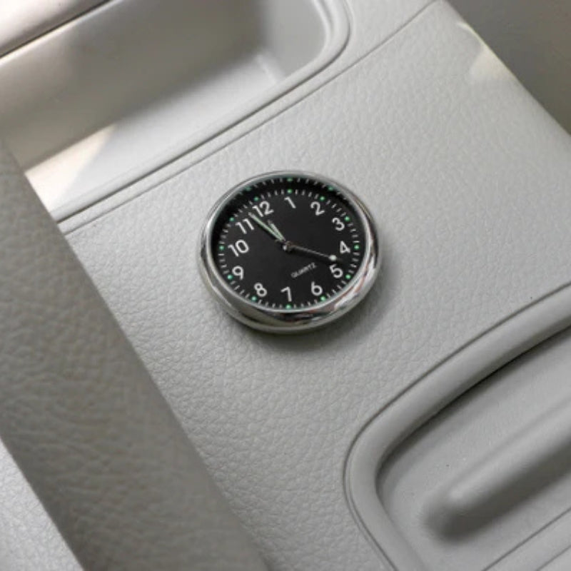 Horloge de voiture analogique Mini AutoTime – Design adhésif et élégant pour l'intérieur de voiture