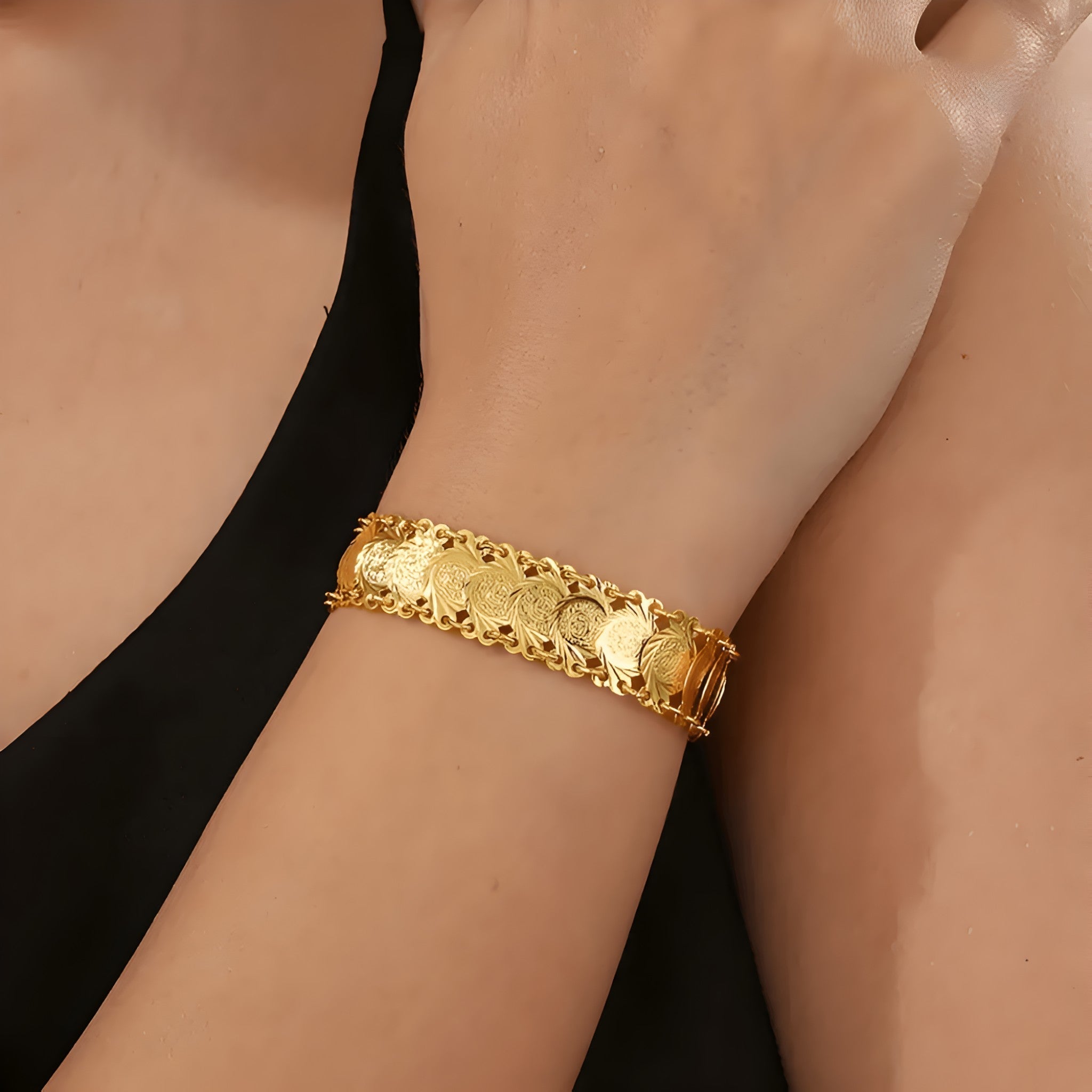 Aurora - Bracelet plaqué or à motif tribal