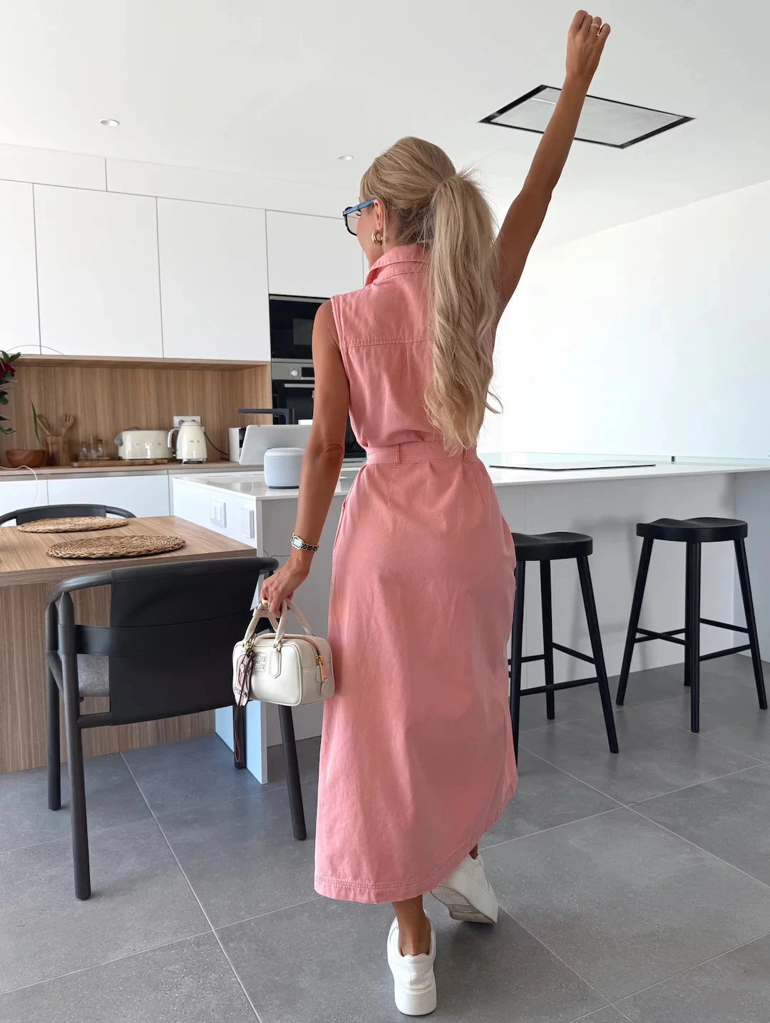 Elisara - Robe longue sans manches avec ceinture à la taille