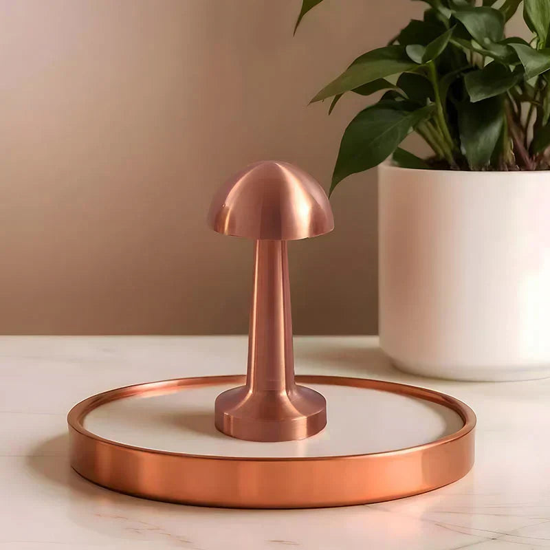 LumiShroom – Élégante lampe en cuivre de champignon