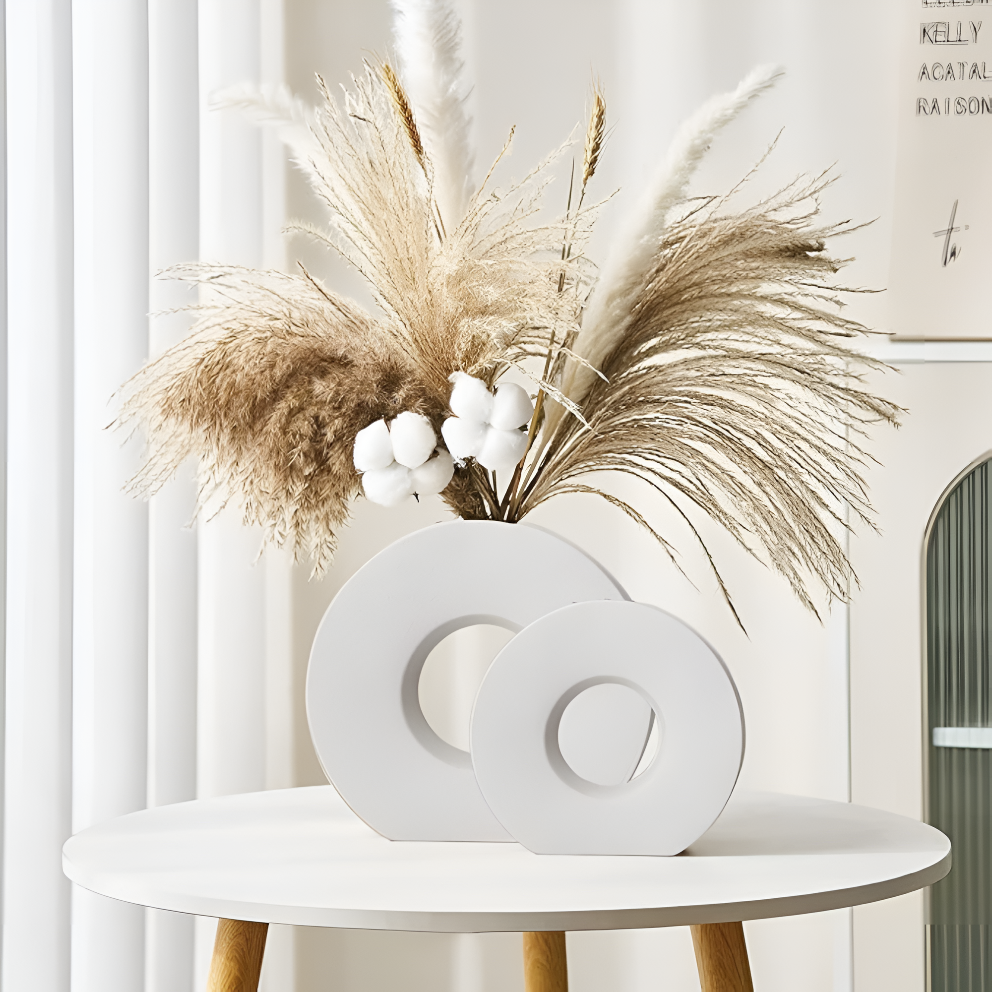 Vase d'accent en céramique sculptée DecoraForm