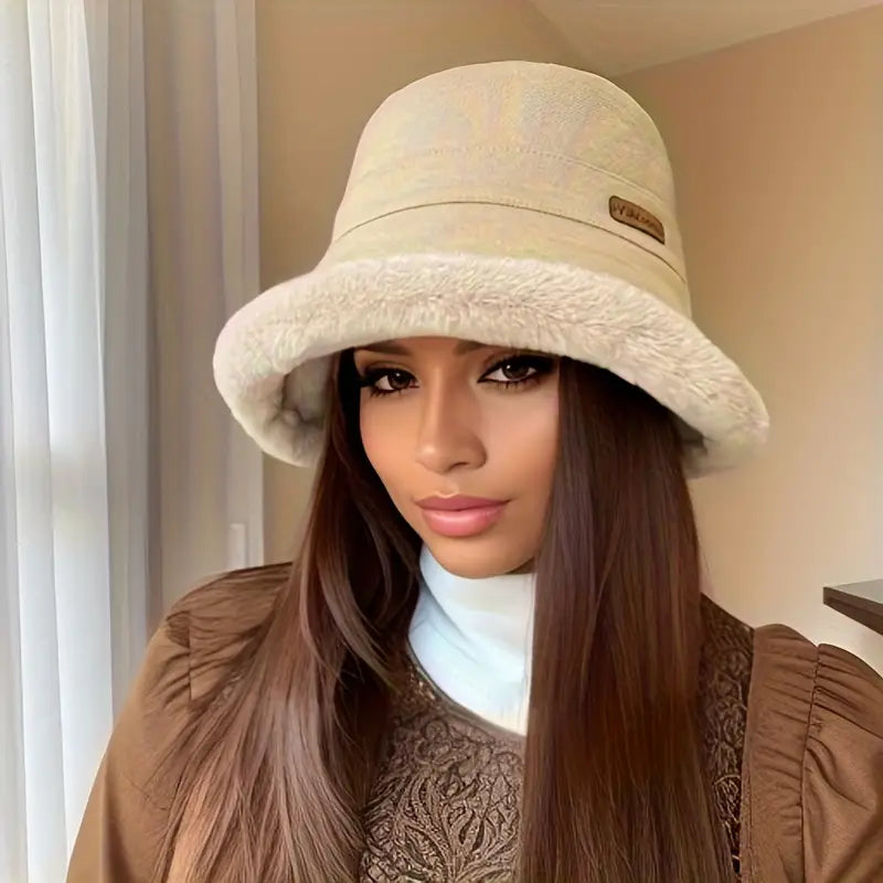 Veronica - Chapeau chic avec bord en fausse fourrure de luxe