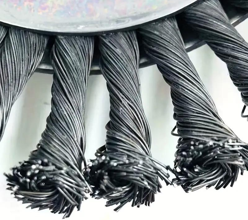 Débroussailleuse rotative en fil métallique