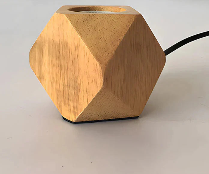 GeoLume – Lampe de table avec pied en bois géométrique multifacette