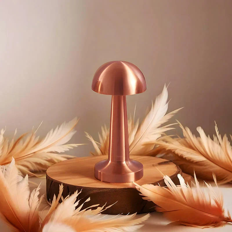 LumiShroom – Élégante lampe en cuivre de champignon
