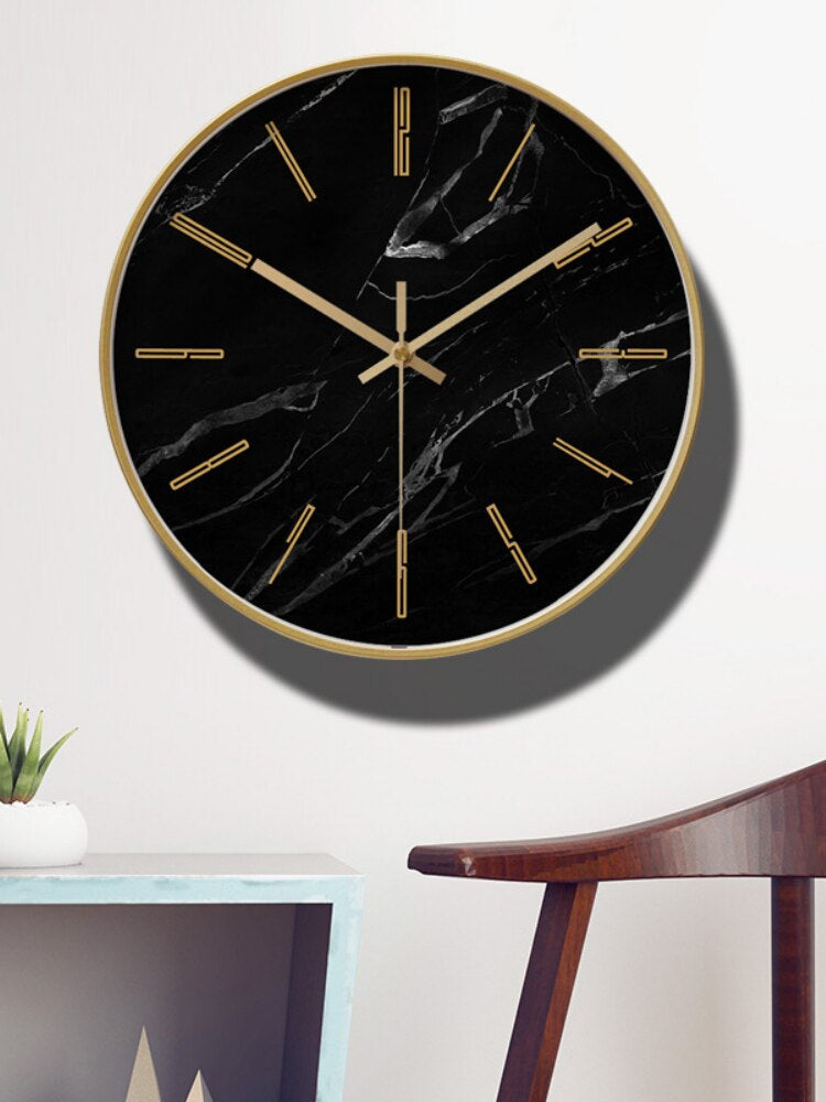 Élégance intemporelle – Horloge murale en marbre noir