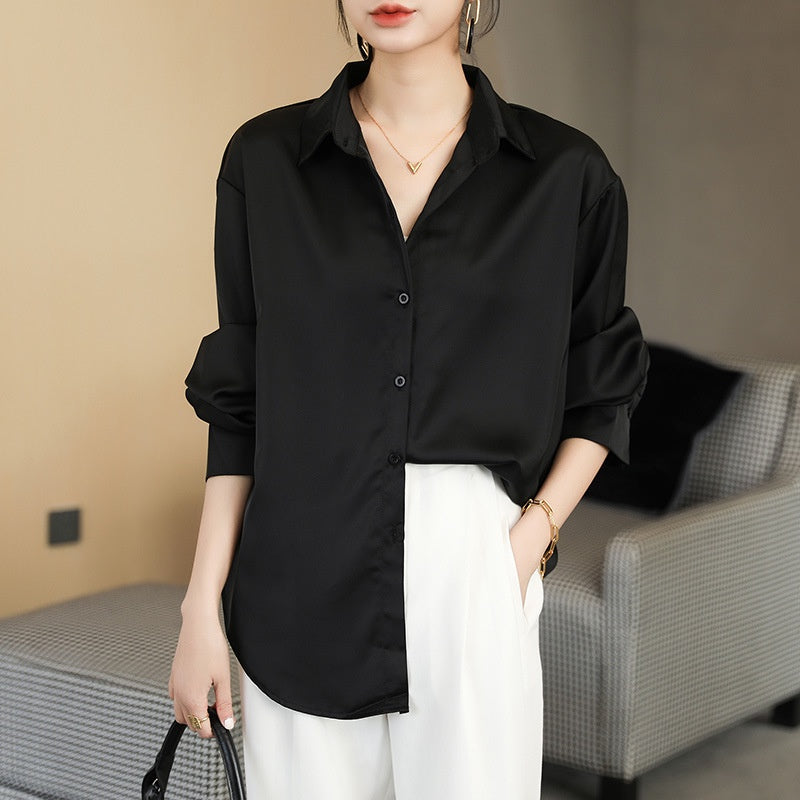 Brigitte - Élégante blouse en satin à manches longues avec col classique