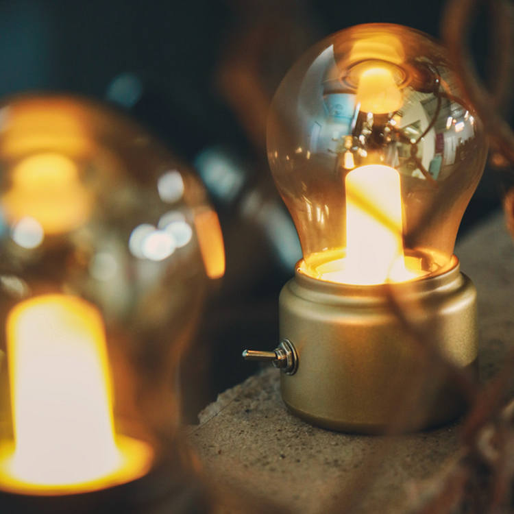 RetroGlow - Lampe de nuit LED portable avec batterie rechargeable