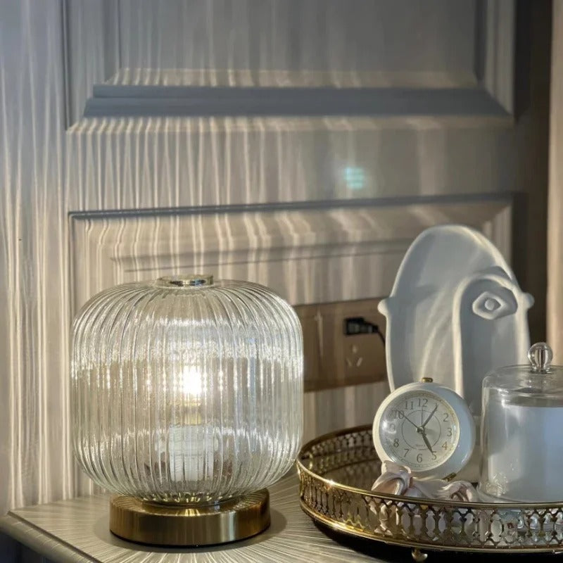 Lampe de table élégante AuraGlow – Design strié avec éclairage ambiant