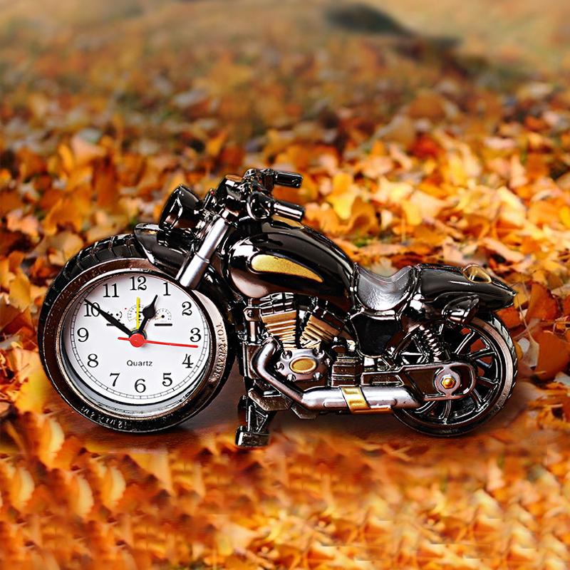 Montre à quartz style vintage pour moto