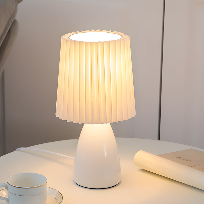 LumiElegance – Lampe de table moderne avec abat-jour en tissu plissé