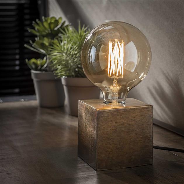 SteelLume – Lampe de table industrielle élégante