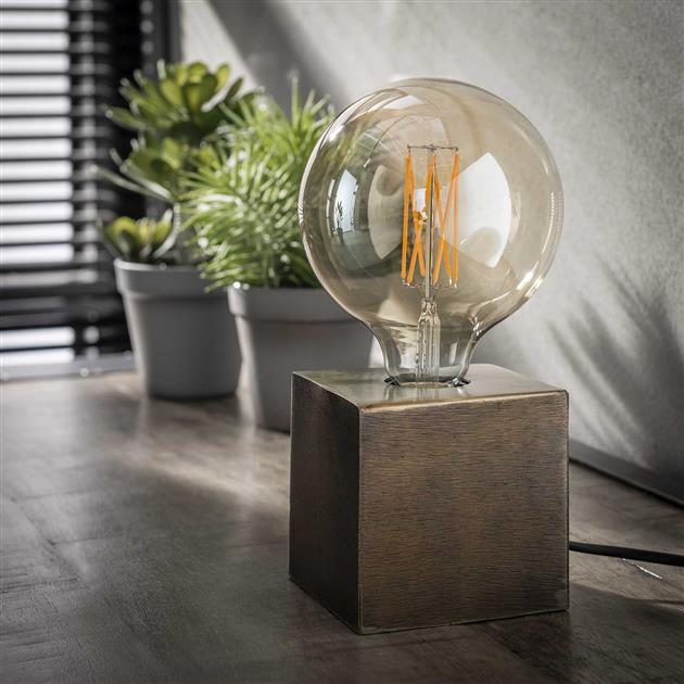SteelLume – Lampe de table industrielle élégante