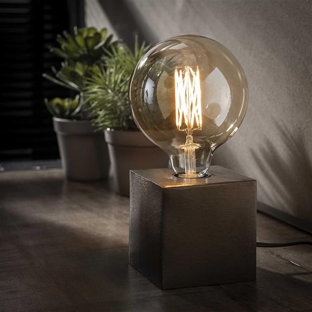 SteelLume – Lampe de table industrielle élégante