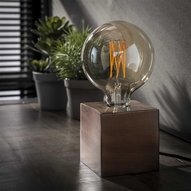 SteelLume – Lampe de table industrielle élégante