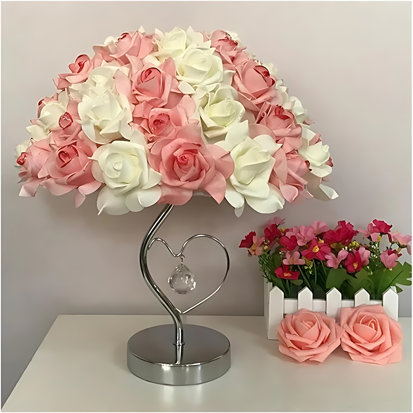 RoseLuxe - Lampe décorative élégante avec support en argent