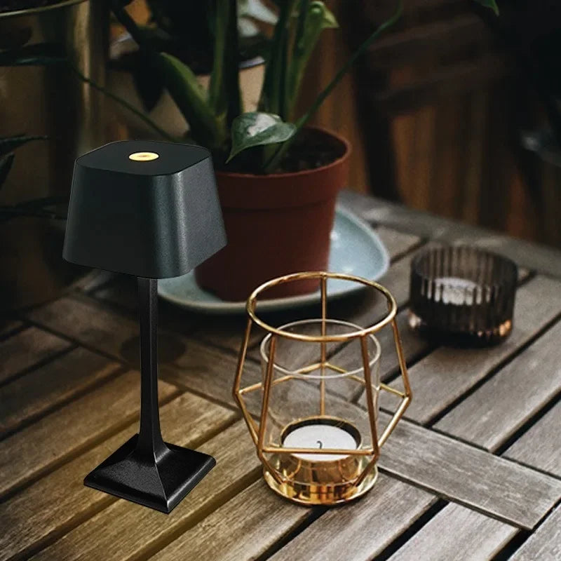 LumaLine - Lampe de table élégante et lisse avec abat-jour cylindrique