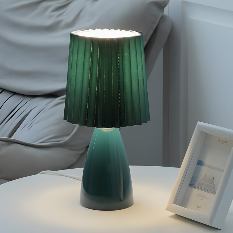 LumiElegance – Lampe de table moderne avec abat-jour en tissu plissé