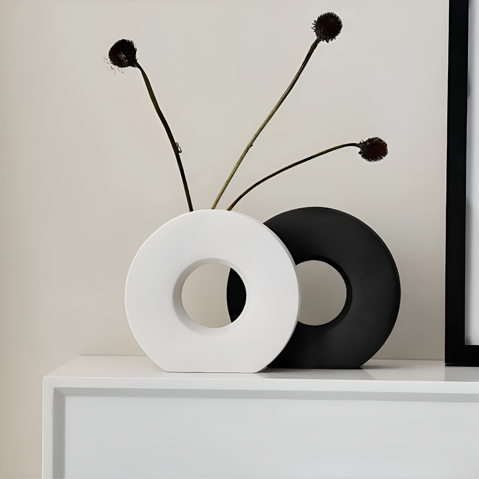 Vase d'accent en céramique sculptée DecoraForm