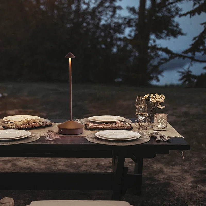 SlenderLight - Lampe de table rechargeable à abat-jour conique moderne