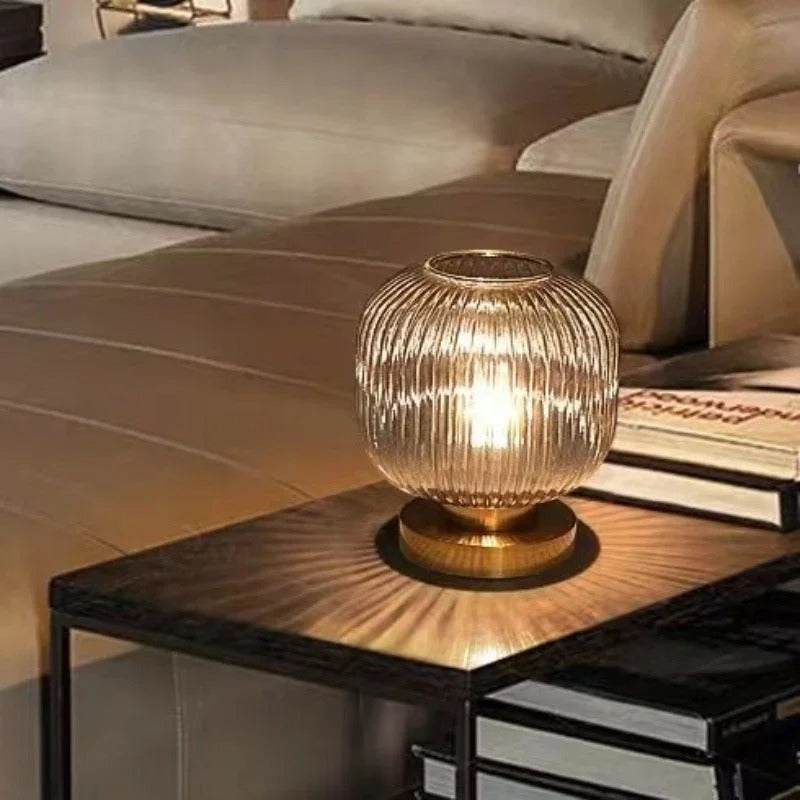 Lampe de table élégante AuraGlow – Design strié avec éclairage ambiant