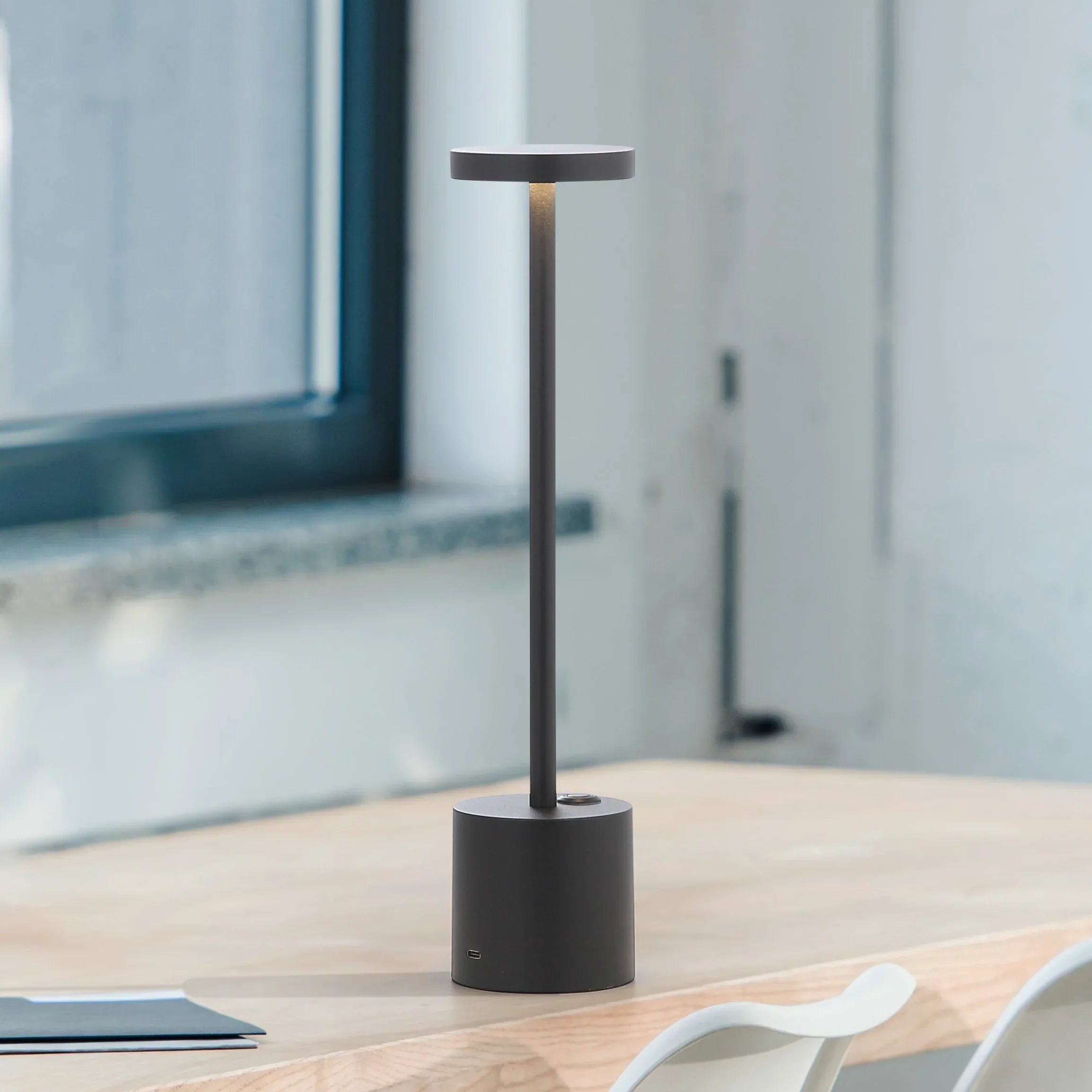 ModernFlair - Lampe de table rechargeable élégante