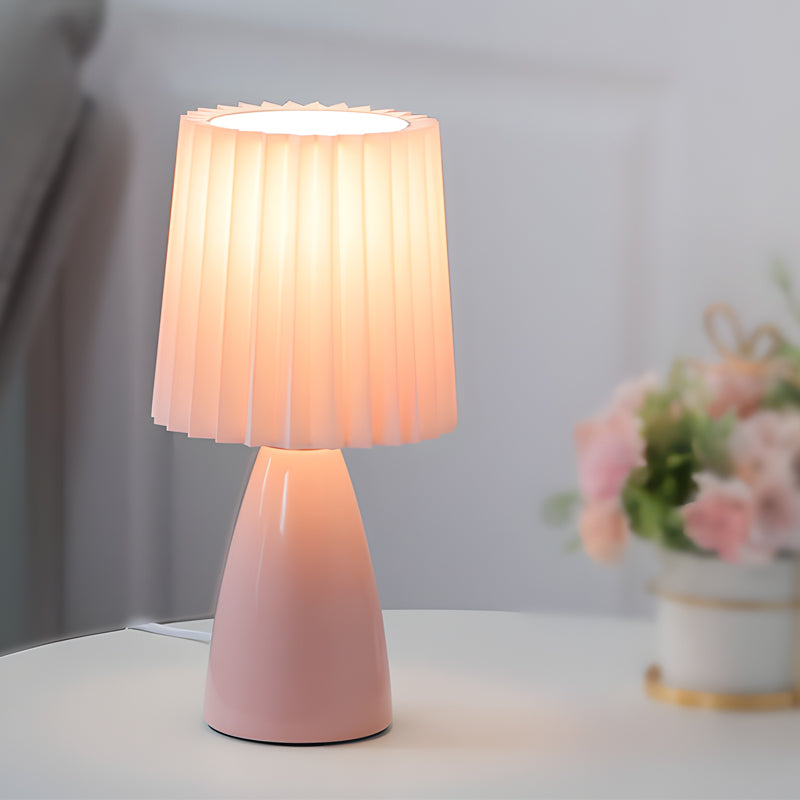 LumiElegance – Lampe de table moderne avec abat-jour en tissu plissé