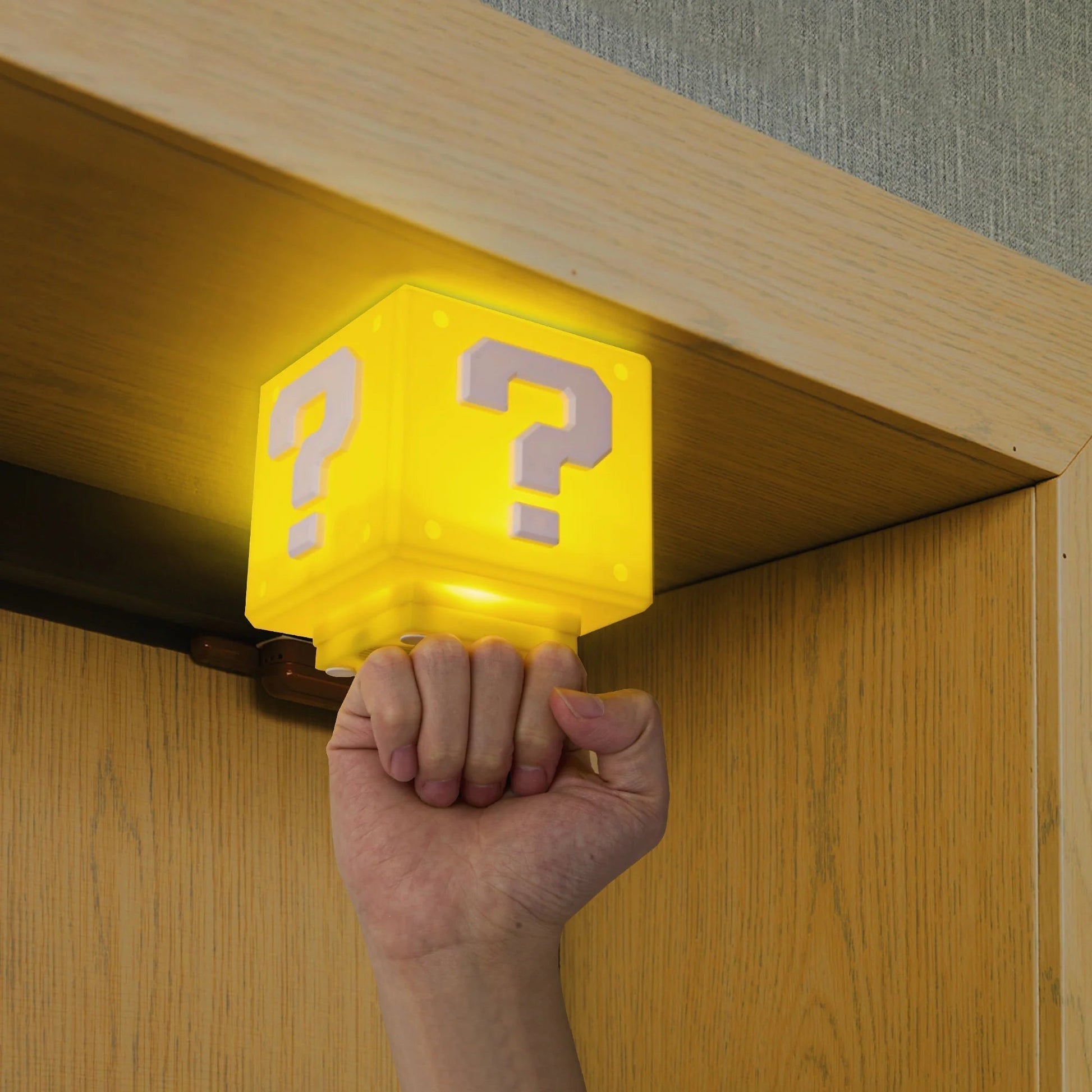 Lampe de nuit Power-Up Block - Décor de jeu inspiré de Super Mario
