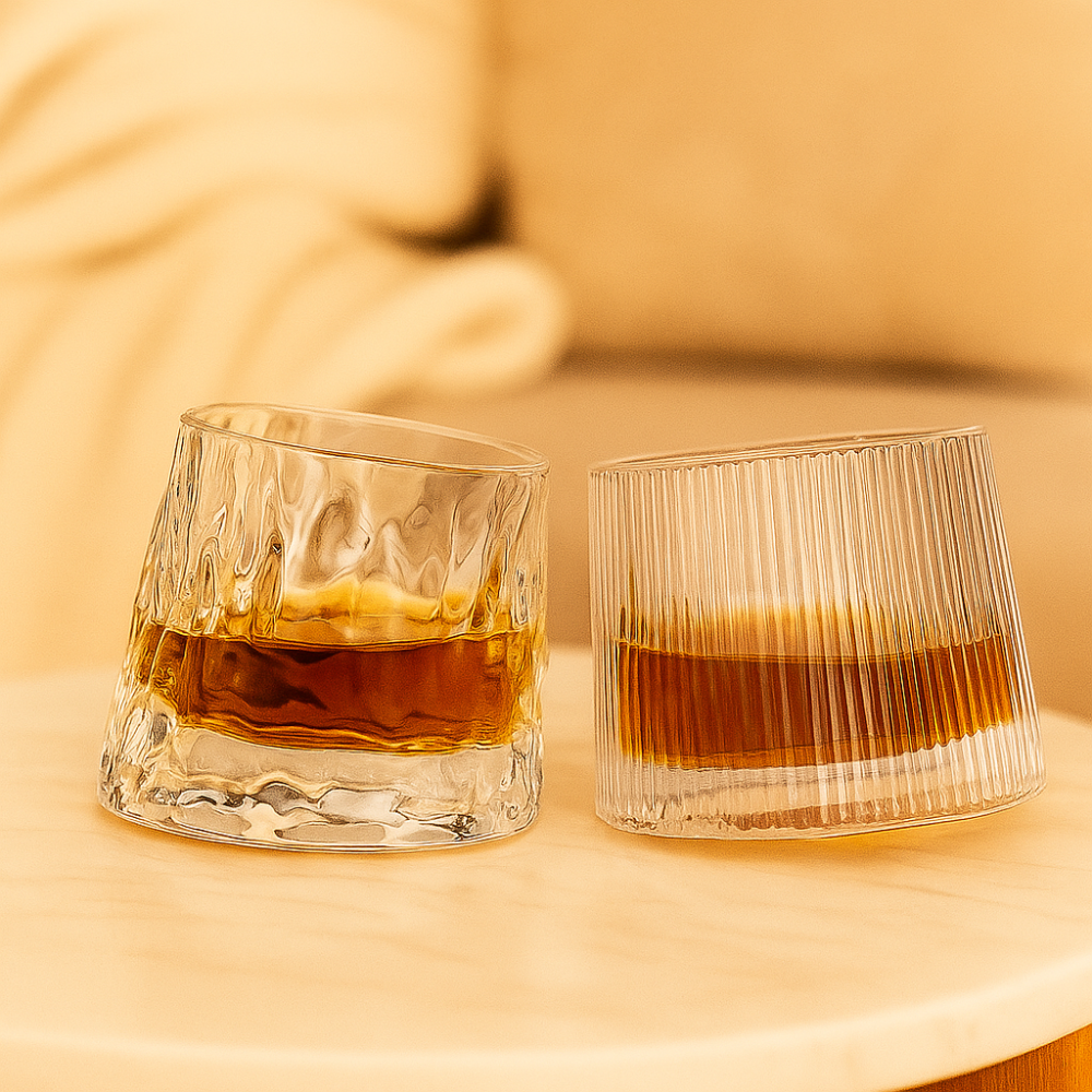 SwirlSip – Verre à whisky à texture rotative avec un design côtelé accrocheur