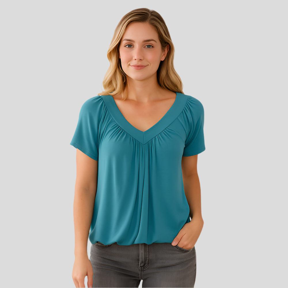 Malia – La chemisette de saison avec devant plissé