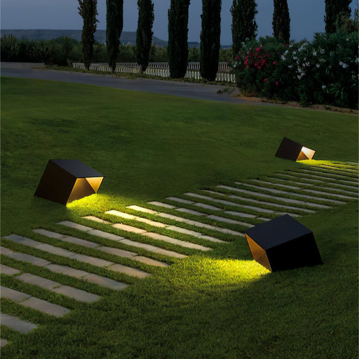 LumeCube – Lampe de jardin solaire moderne