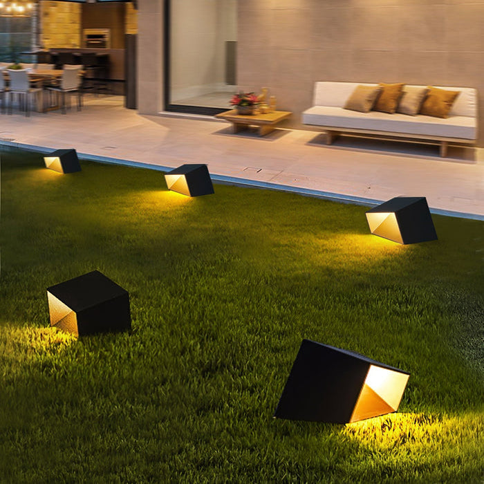 LumeCube – Lampe de jardin solaire moderne