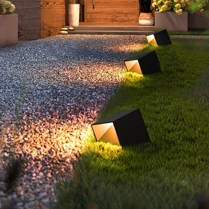 LumeCube – Lampe de jardin solaire moderne