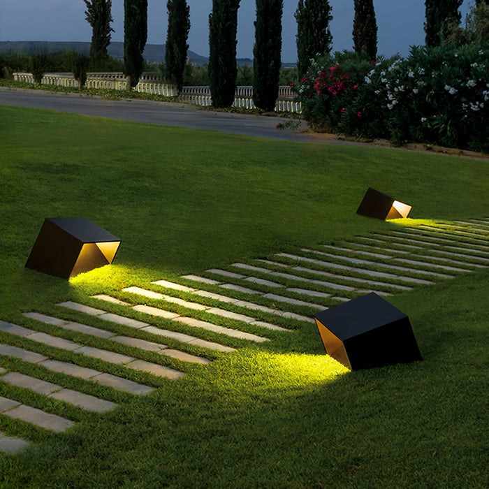 LumeCube – Lampe de jardin solaire moderne