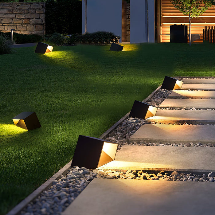 LumeCube – Lampe de jardin solaire moderne