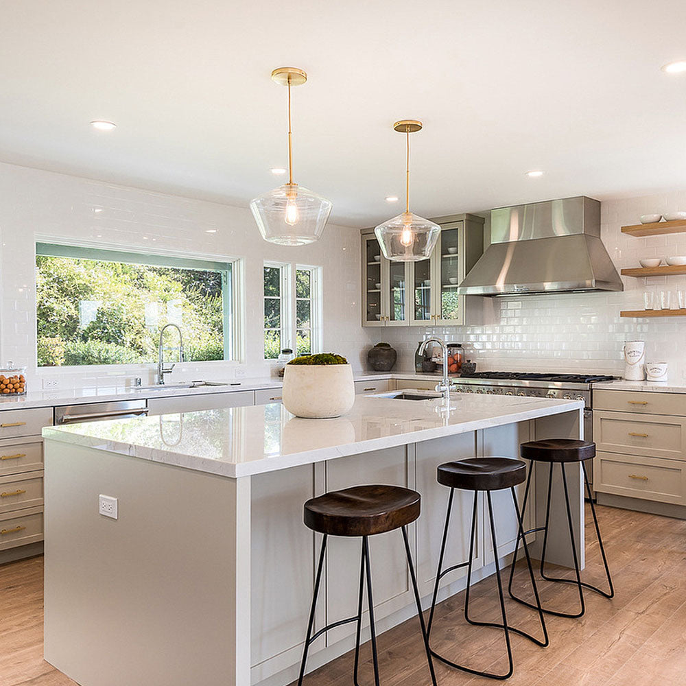 LumaGlow - Pendentif élégant en verre clair avec finition en laiton