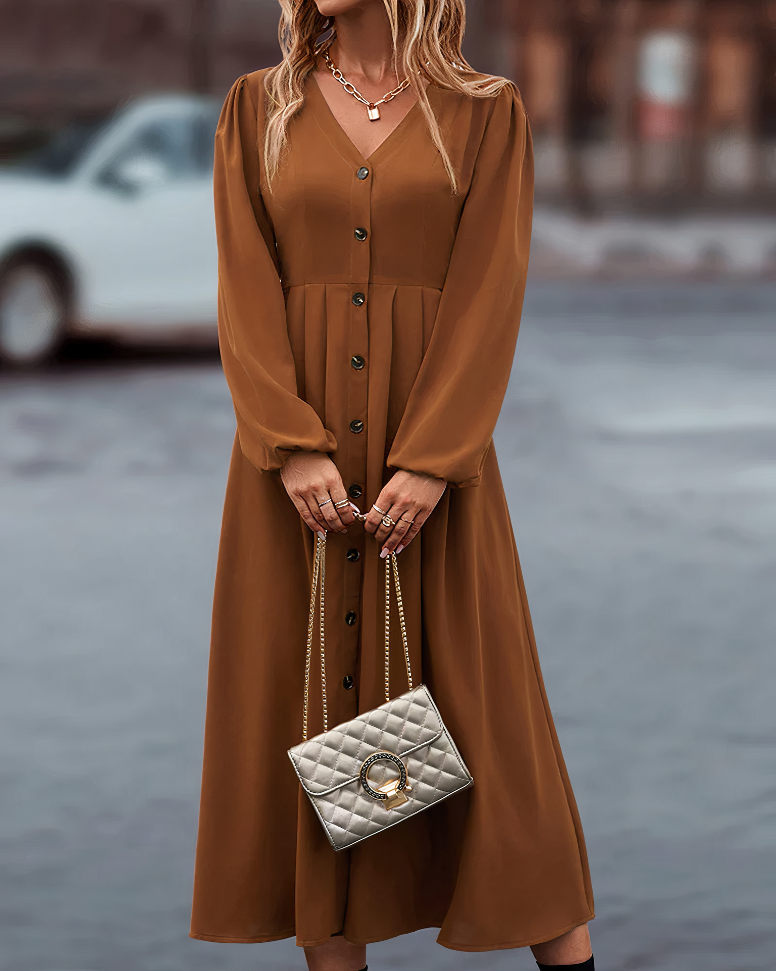 Noreen - Élégante et flatteuse robe longue à col en V avec boutons