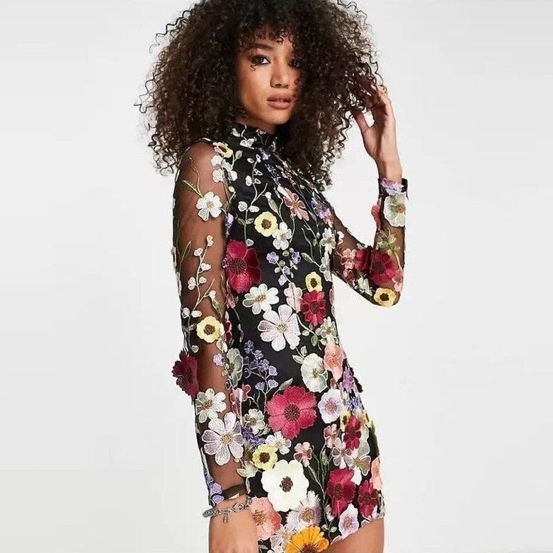 Florenda - Robe mini transparente à fleurs brodées