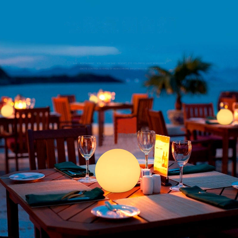 Lampe de table à boule LED LumiSphere