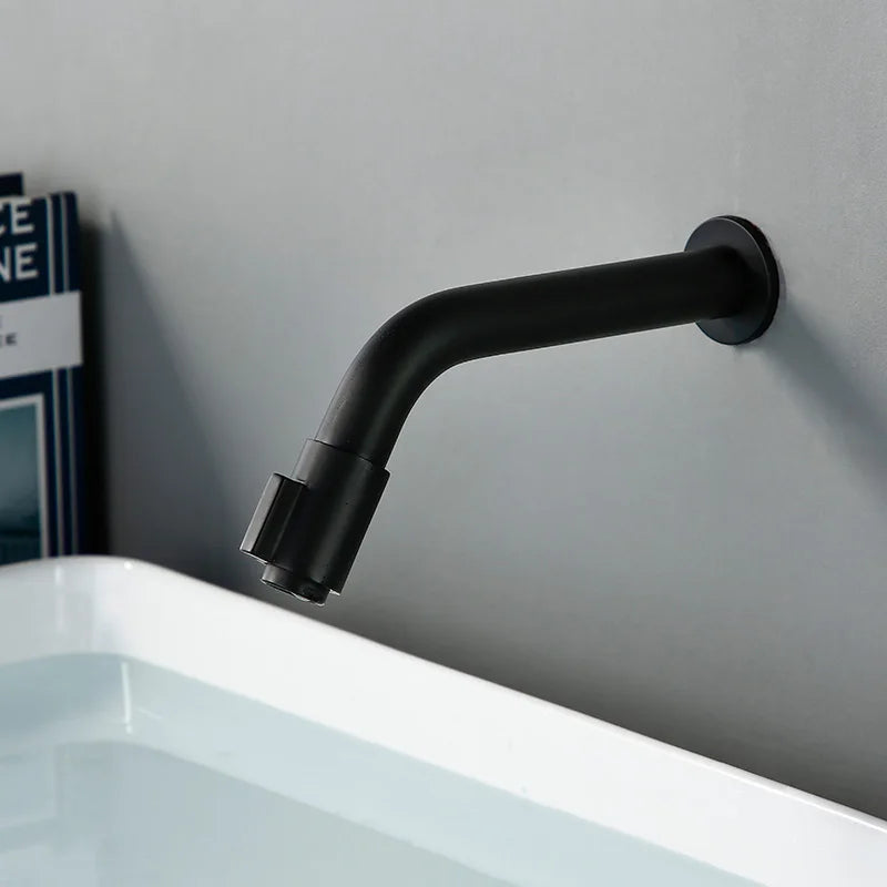 LuxFlow - Robinet mural élégant et moderne