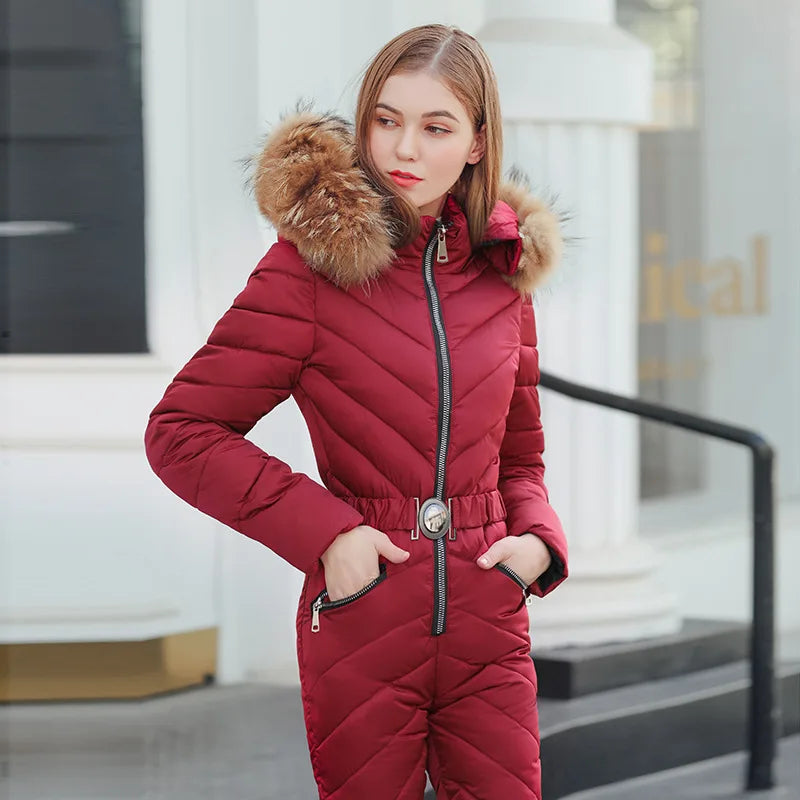 Evelina - Combinaison chic avec ceinture et capuche en fausse fourrure