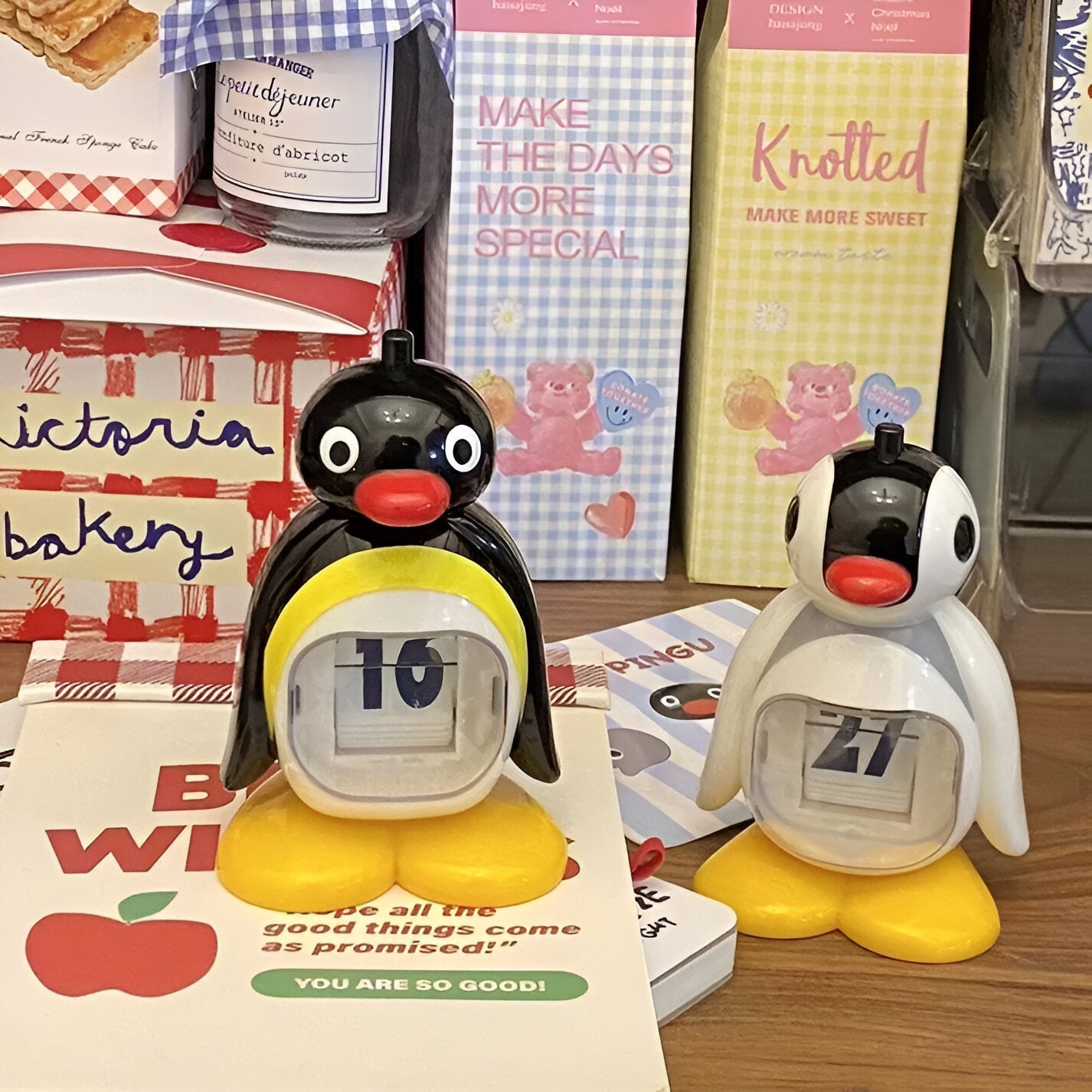 WaddleTime - Adorable calendrier de bureau à rabat Pingouin